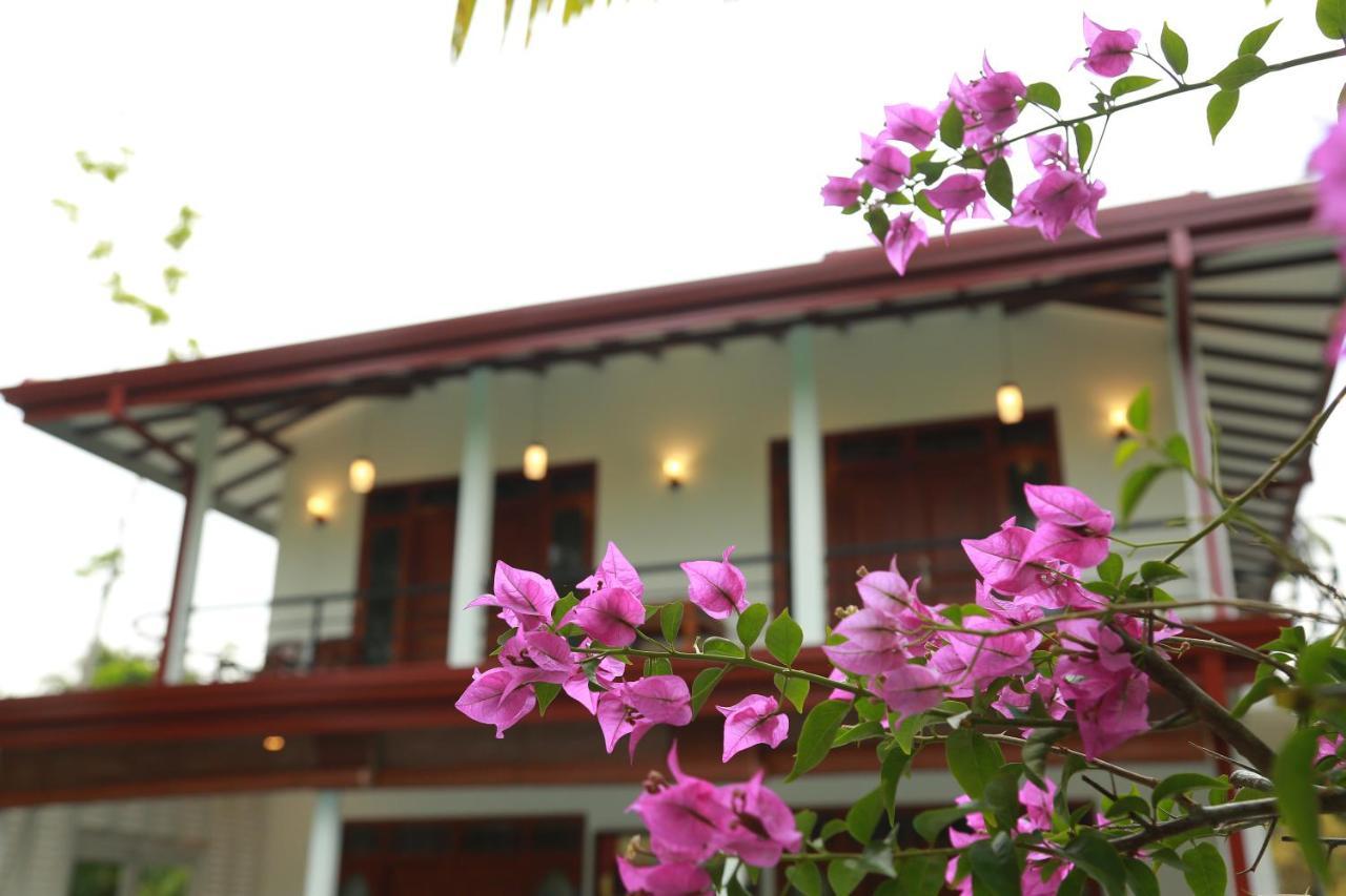 Villa A.Sms Induruwa Exteriér fotografie