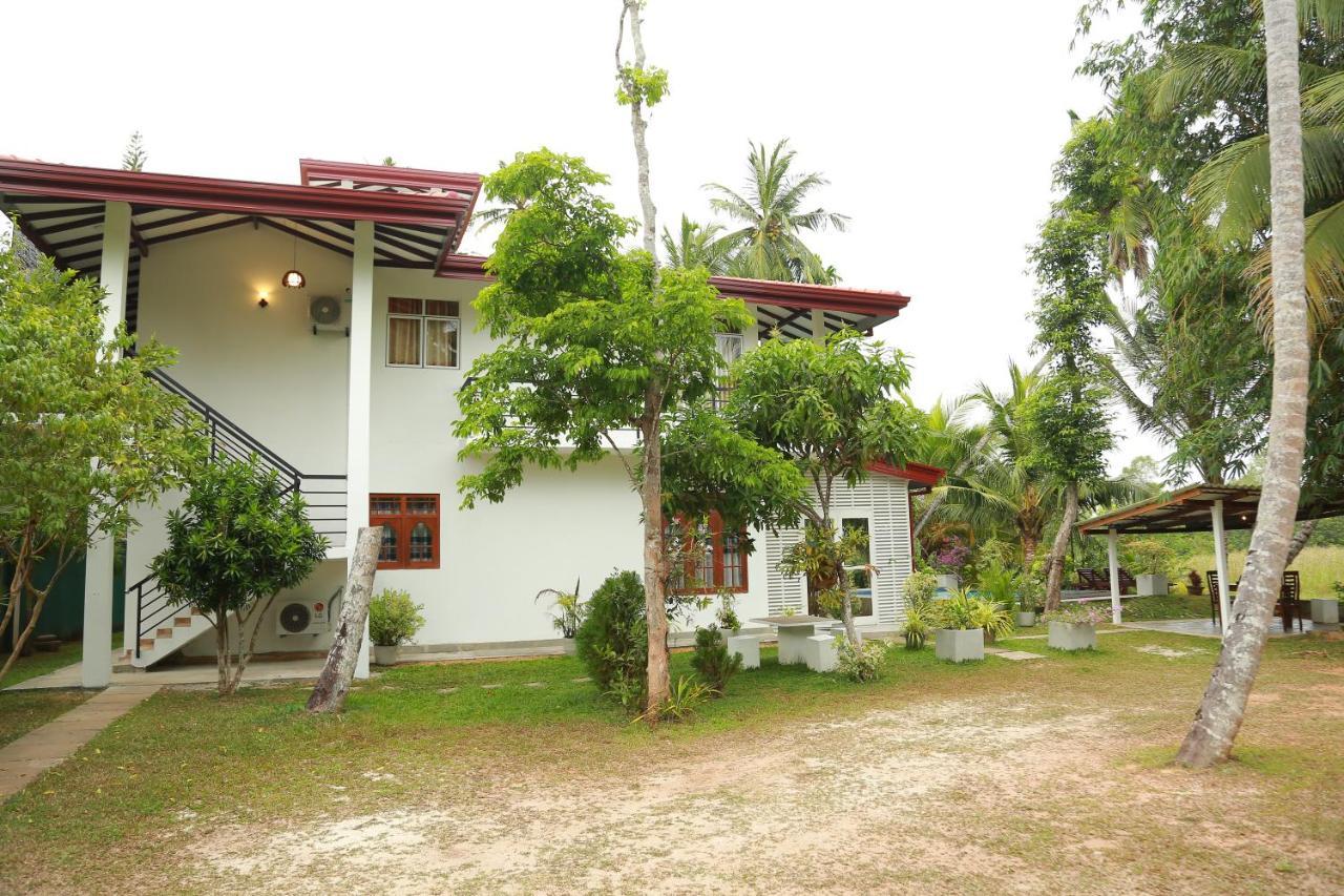 Villa A.Sms Induruwa Exteriér fotografie