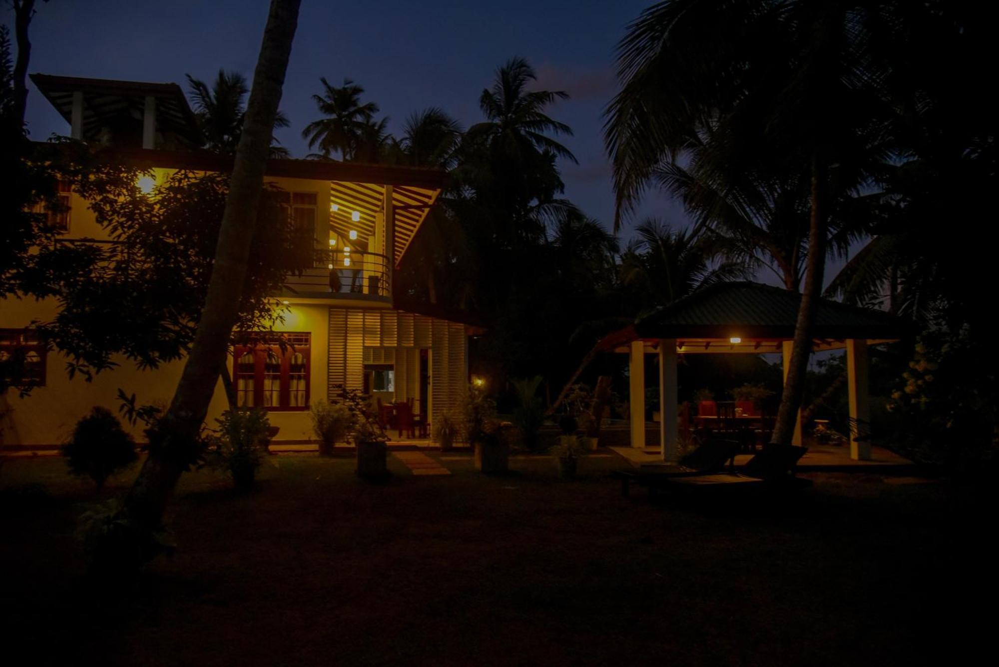 Villa A.Sms Induruwa Exteriér fotografie